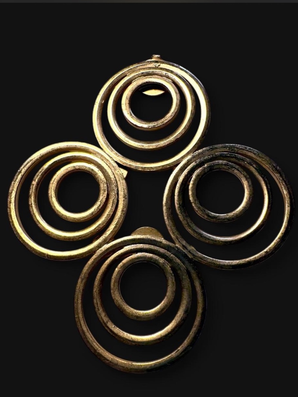 Mod 60s gold-tone circle pendant